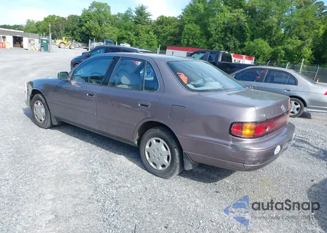 1994 Toyota Camry Le z USA, uszkodzony, nr VIN 4T1SK12E0RU463582